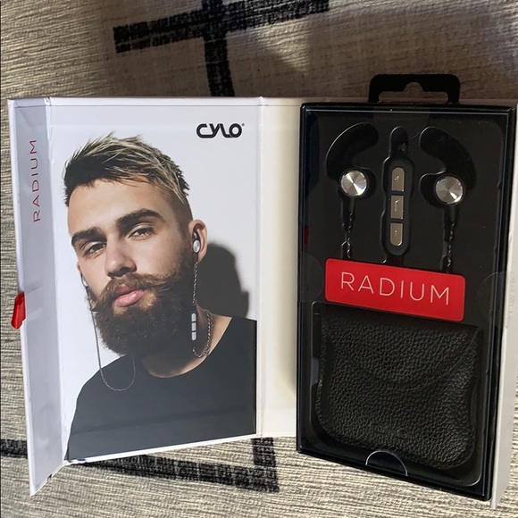 Bluetooth Earbuds - Picture 3 of 4